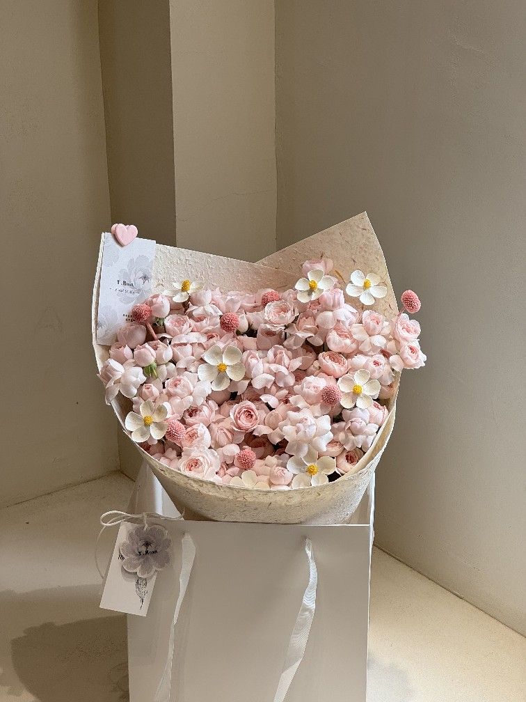 bó hoa sáp màu hồng đẹp và lãng mạn